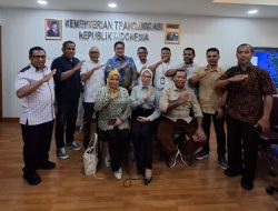 Terima Anggota DPRD dan Dinas Transmigrasi Tidore, ini Pesan Wamen Viva Yoga