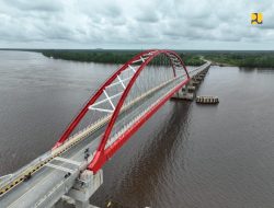 Tingkatkan Konektivitas di Kalimantan Barat, Kementerian PU Tuntaskan Pembangunan Jembatan Sungai Sambas Besar