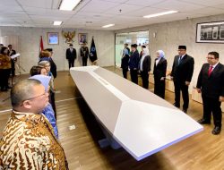 Menekraf Lantik Pejabat Kemenekraf, Beri Pesan Pentingnya Integritas