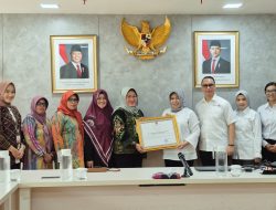 Kemenpar Serahkan Akreditasi Program Pelatihan Teknis Berbasis Kompetensi SDM Aparatur pada Pemprov Kaltim