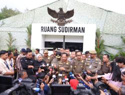 Berlangsung Meriah, Mendagri Resmi Buka Retret Pembekalan Kepala Daerah 2025 di Lembah Tidar Akmil Magelang