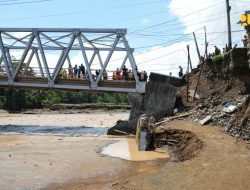 Dampingi Wapres Gibran Tinjau Banjir Sukabumi, Wamen PU: Percepat Pengerukan Sedimen Sungai Cipalabuan dan Penggantian Jembatan Cidadap