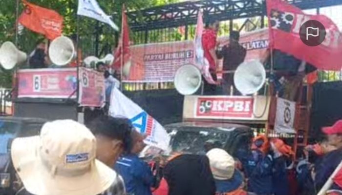 Buruh Sulsel Desak Hapus Outsourcing dan Naikkan Upah Minimum 2026