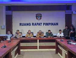 Polres Wajo Kawal Aksi Damai Koalisi LSM dan Masyarakat Korban Bendungan Paselloreng dengan Aman dan Tertib