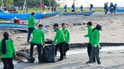 Tiga koma Sembilan Ton Sampah Terkumpul .Aksi Bersih Pantai Warnai Festival Pinisi Bulukumba