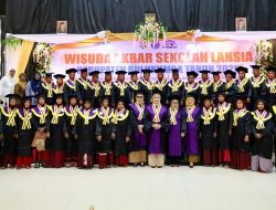 Ratusan Lansia Ikut Wisuda di Bulukumba